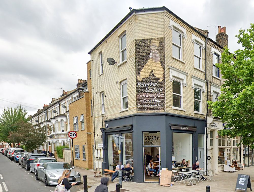 Close To Shops, Parks And Supermarkets - Serving St John's Hill, London, UK